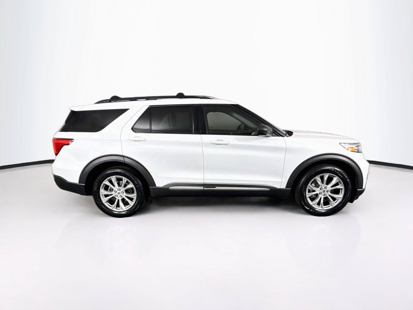 Used 2021 Ford Explorer XLT w/ Equipment Group 202A AWD/4WD image 11