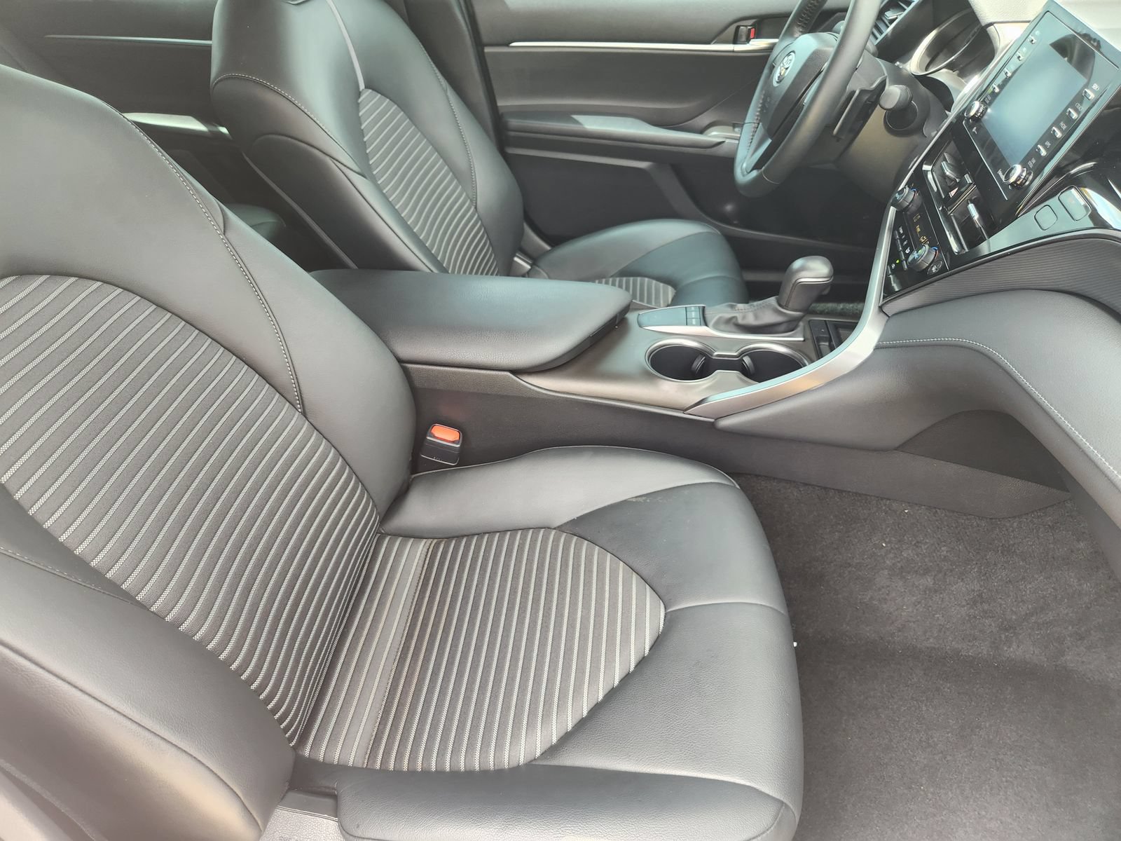 Used 2023 Toyota Camry SE w/ Convenience Package FWD image 17