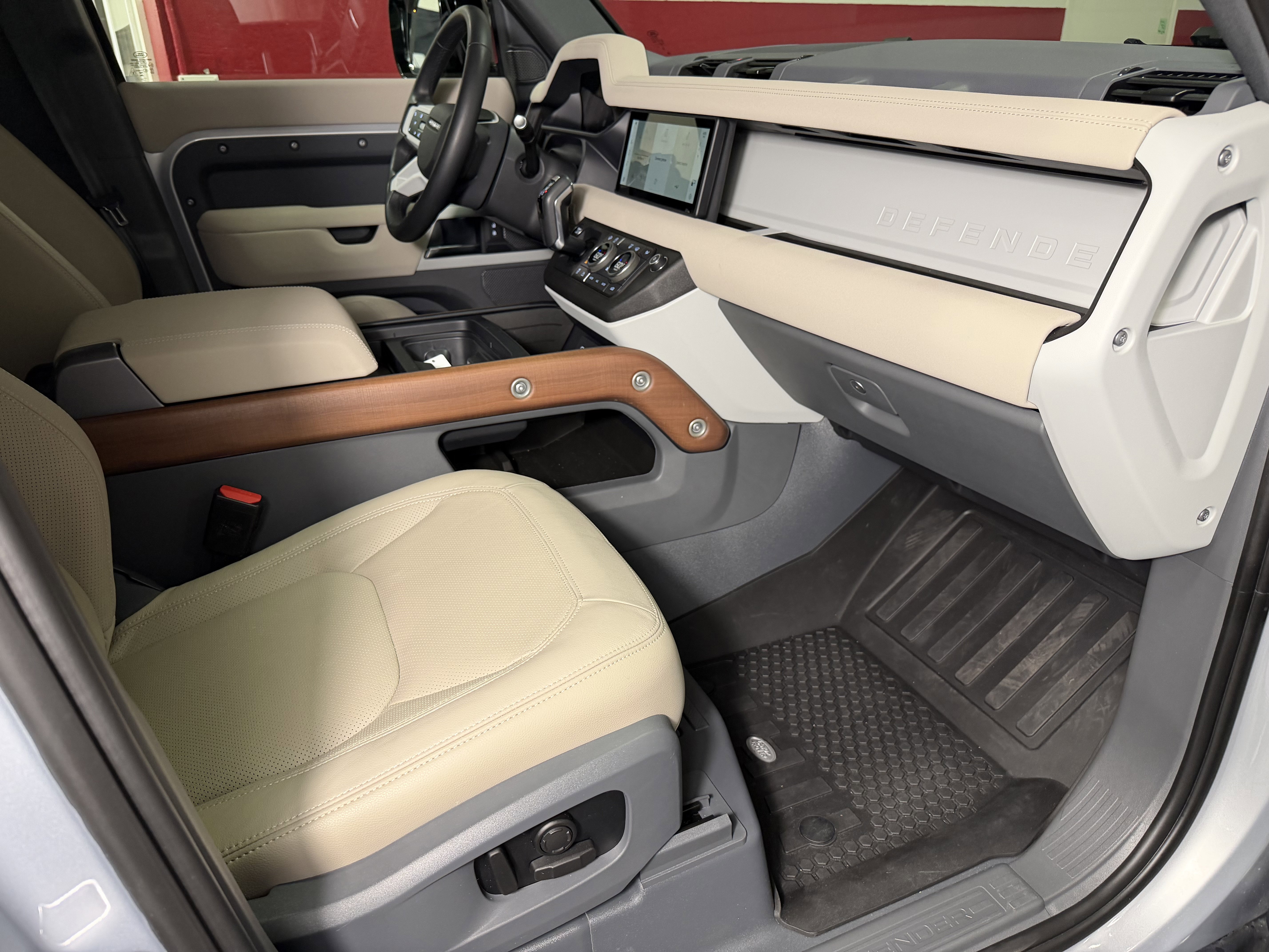 Used 2023 Land Rover Defender 110 S image 21