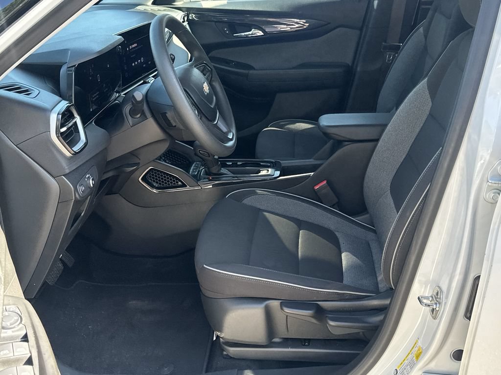 Used 2025 Chevrolet TrailBlazer LT FWD image 9