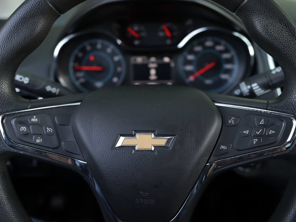 Used 2018 Chevrolet Cruze LT w/ Convenience Package FWD image 10