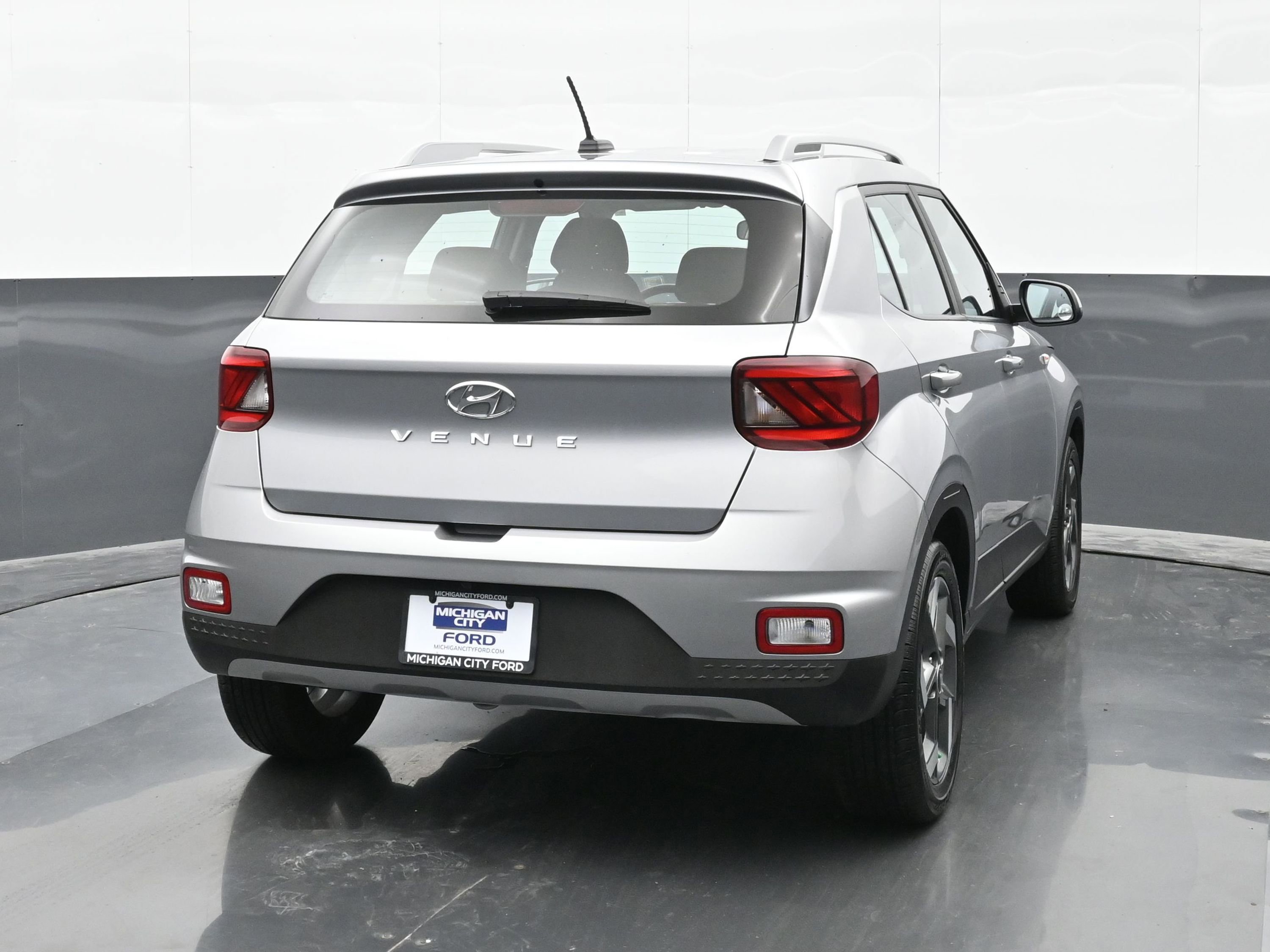 Used 2024 Hyundai Venue SEL image 7