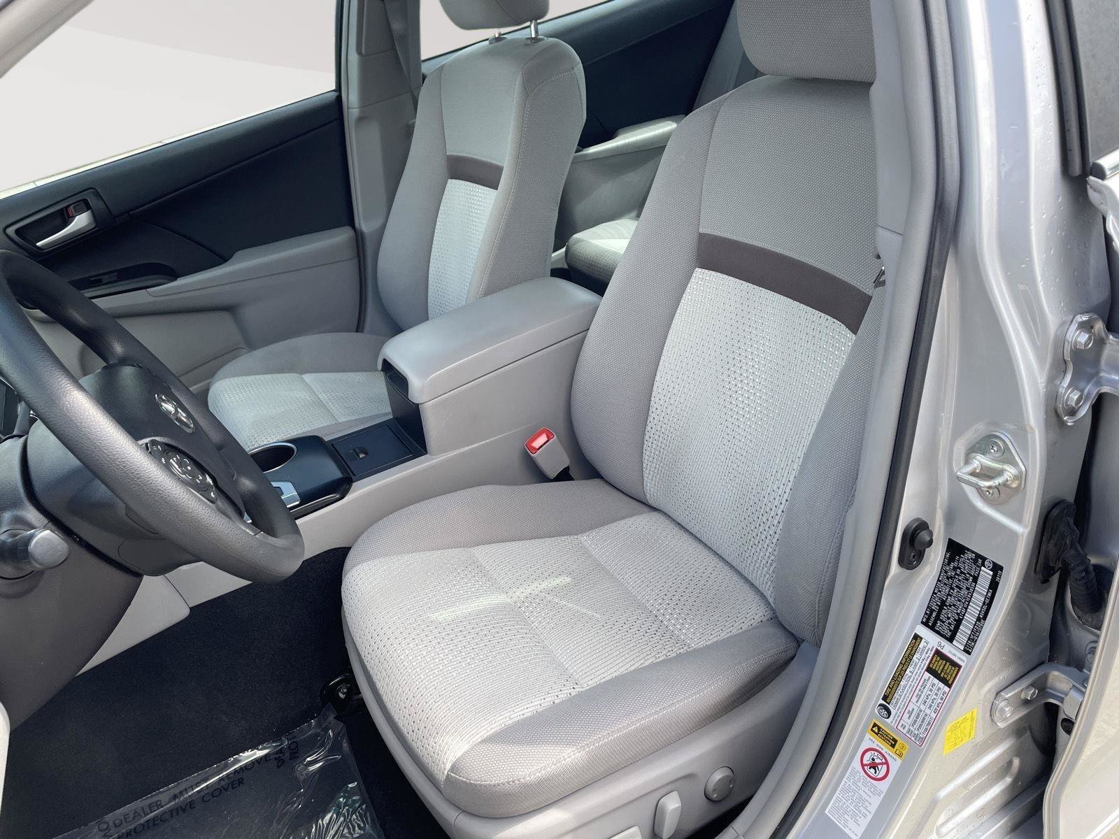 Used 2014 Toyota Camry LE FWD image 3