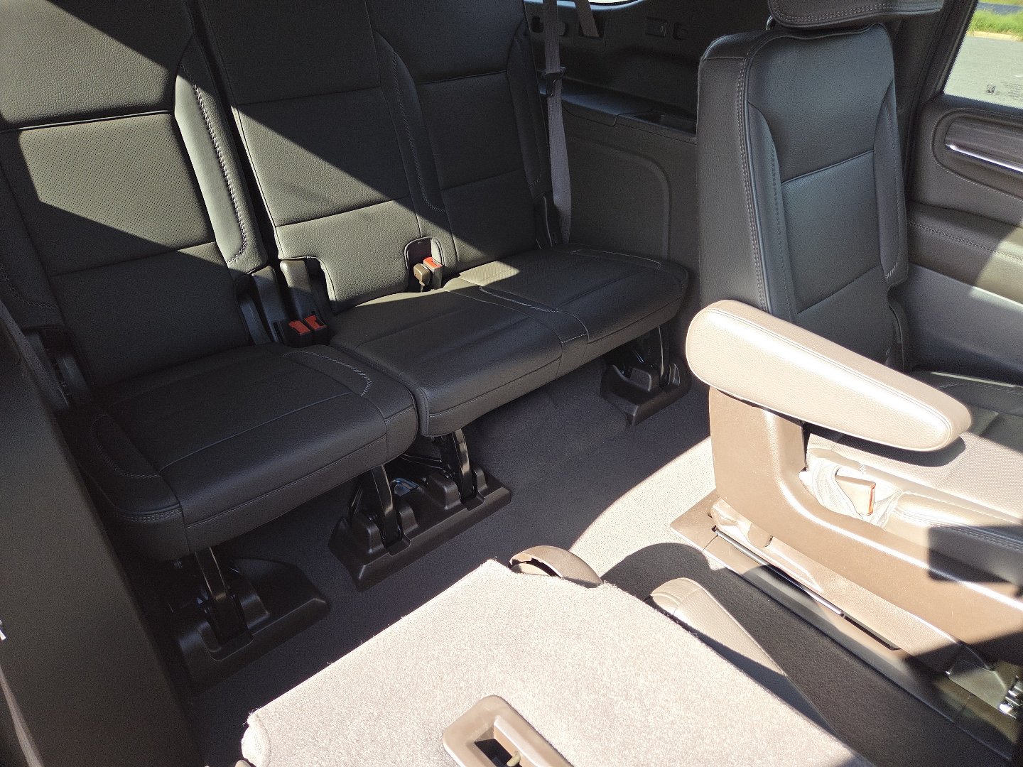Used 2023 GMC Yukon XL Denali w/ Advanced Technology Package AWD/4WD image 29