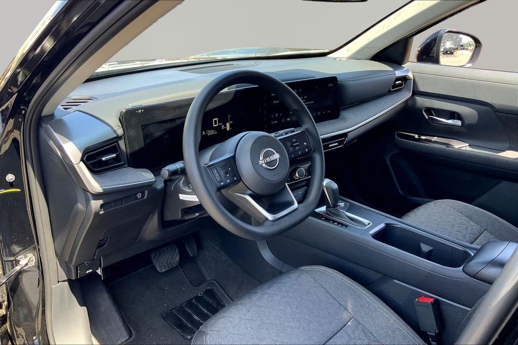 Used 2025 Nissan Kicks SV image 12