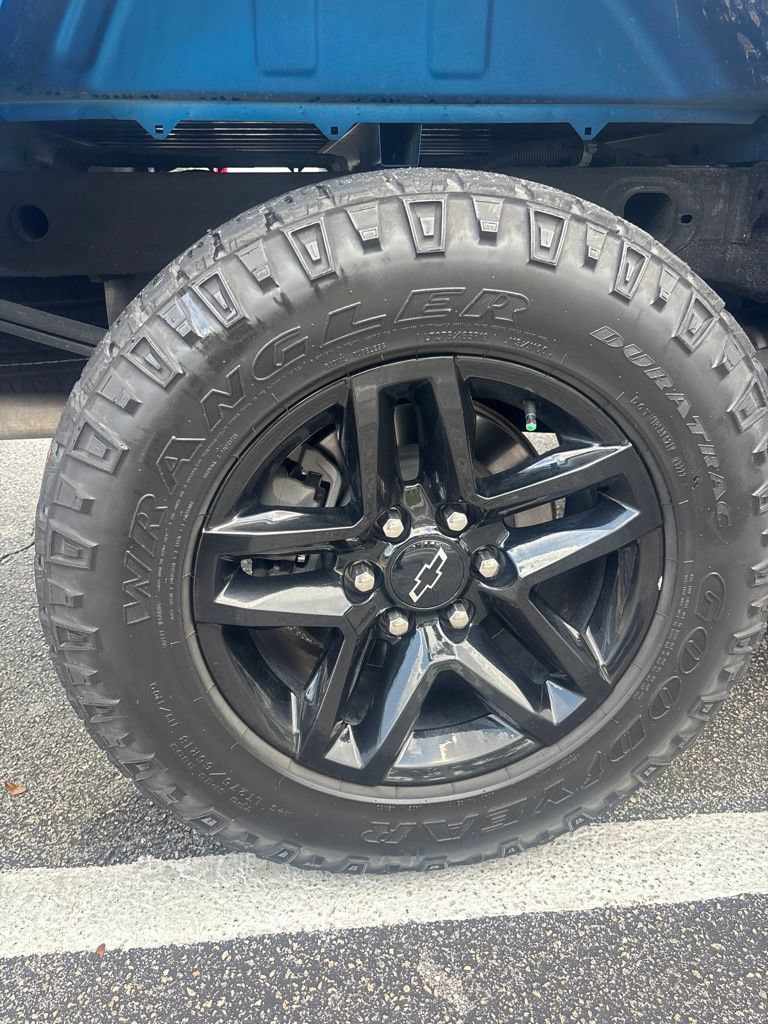 Used 2022 Chevrolet Silverado 1500 Custom Trail Boss AWD/4WD image 17