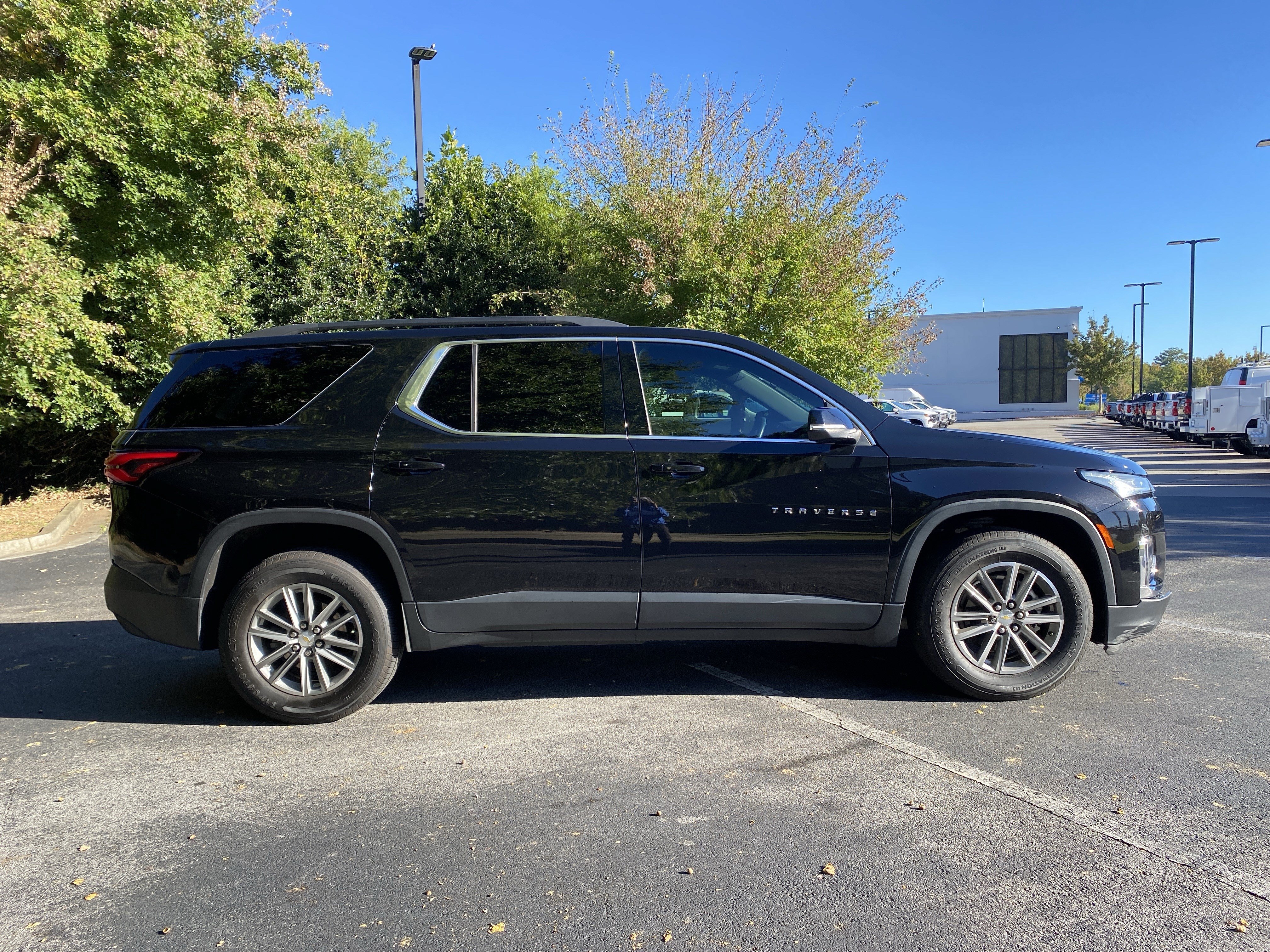 Used 2023 Chevrolet Traverse LT FWD image 10