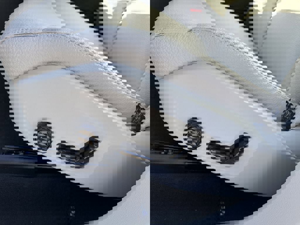 New 2025 Volvo XC60 T8 Plus w/ Protection Package Premier image 9