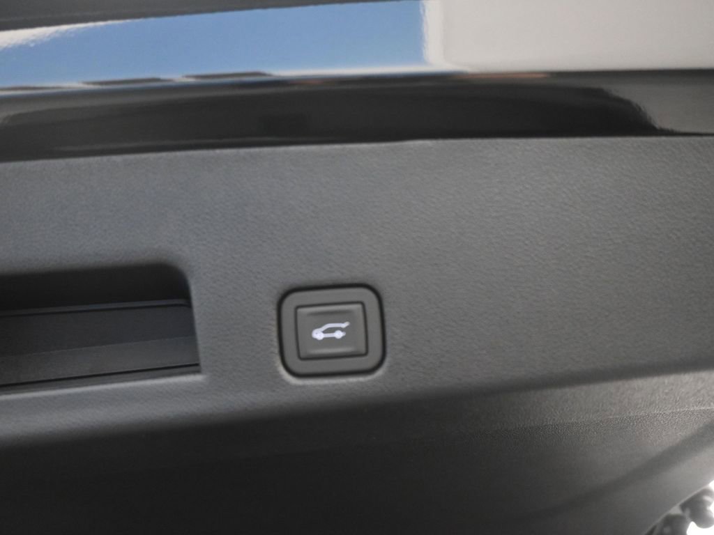 New 2026 Chevrolet Traverse LT w/ Driver Confidence Package image 9