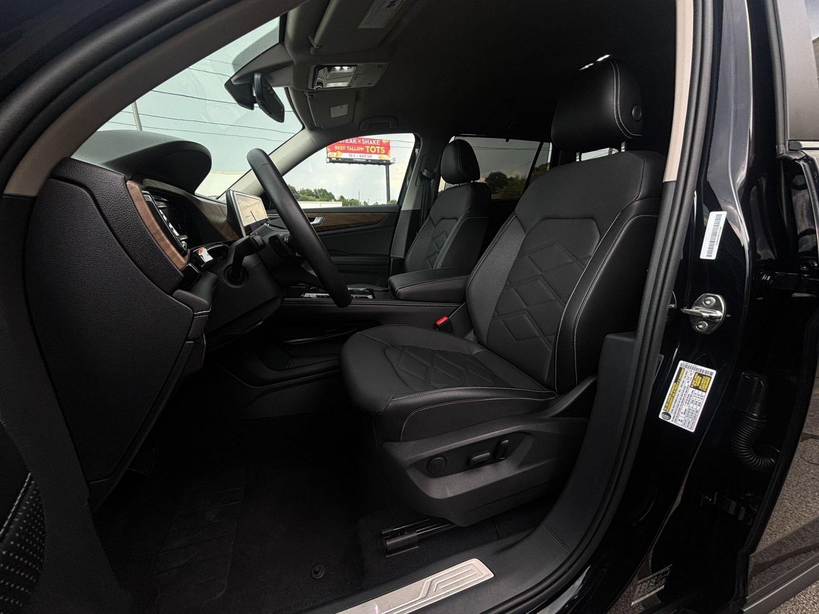 Used 2026 Volkswagen Atlas SE FWD image 24