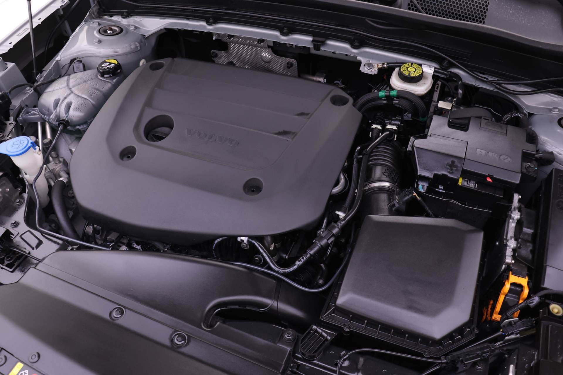 Certified 2024 Volvo XC40 B5 Plus image 23