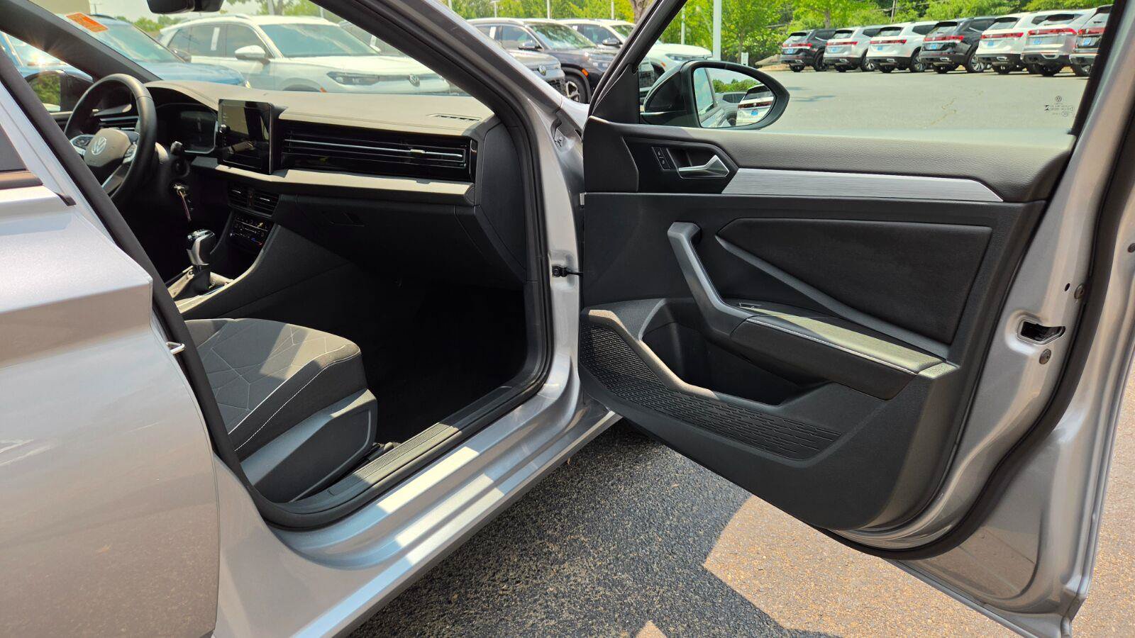 Certified 2025 Volkswagen Jetta Sport FWD image 46