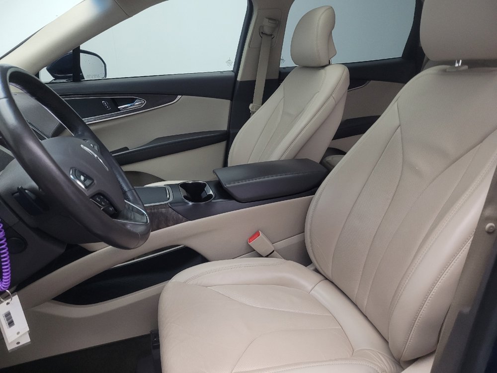 Used 2018 Lincoln MKX Reserve w/ Driver Assistance Package FWD image 17