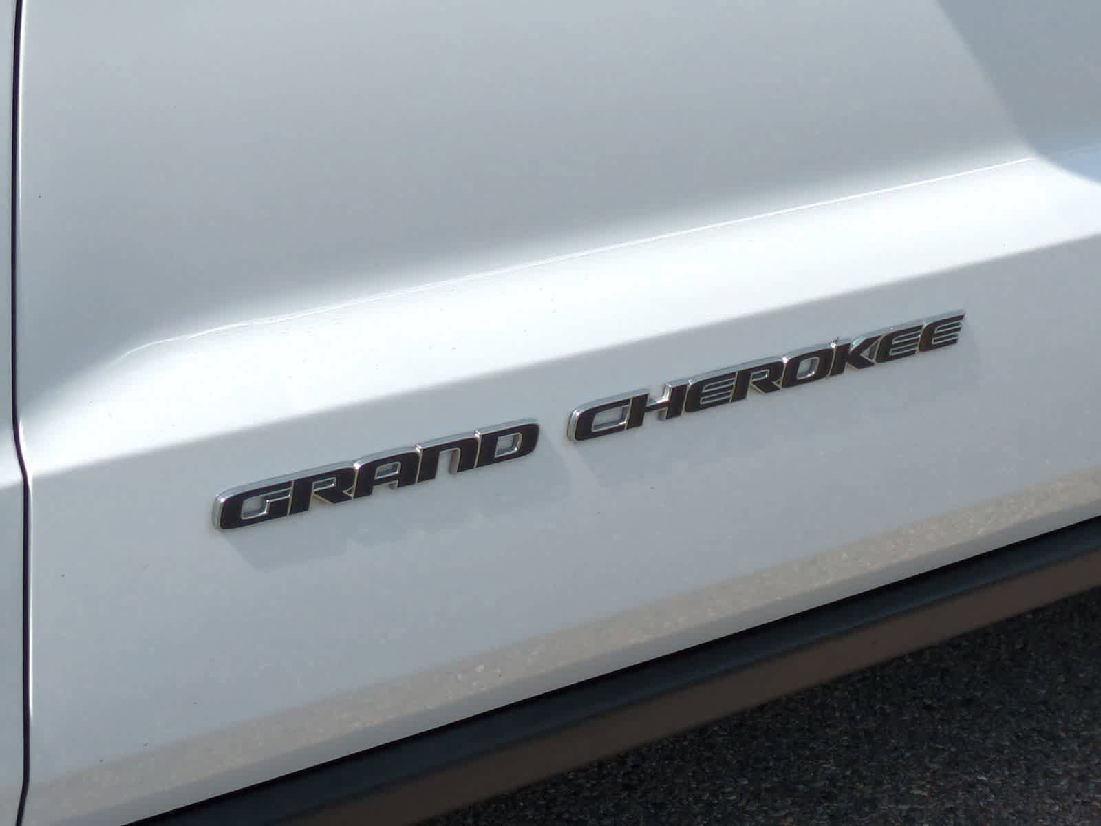 Used 2019 Jeep Grand Cherokee Limited AWD/4WD image 13