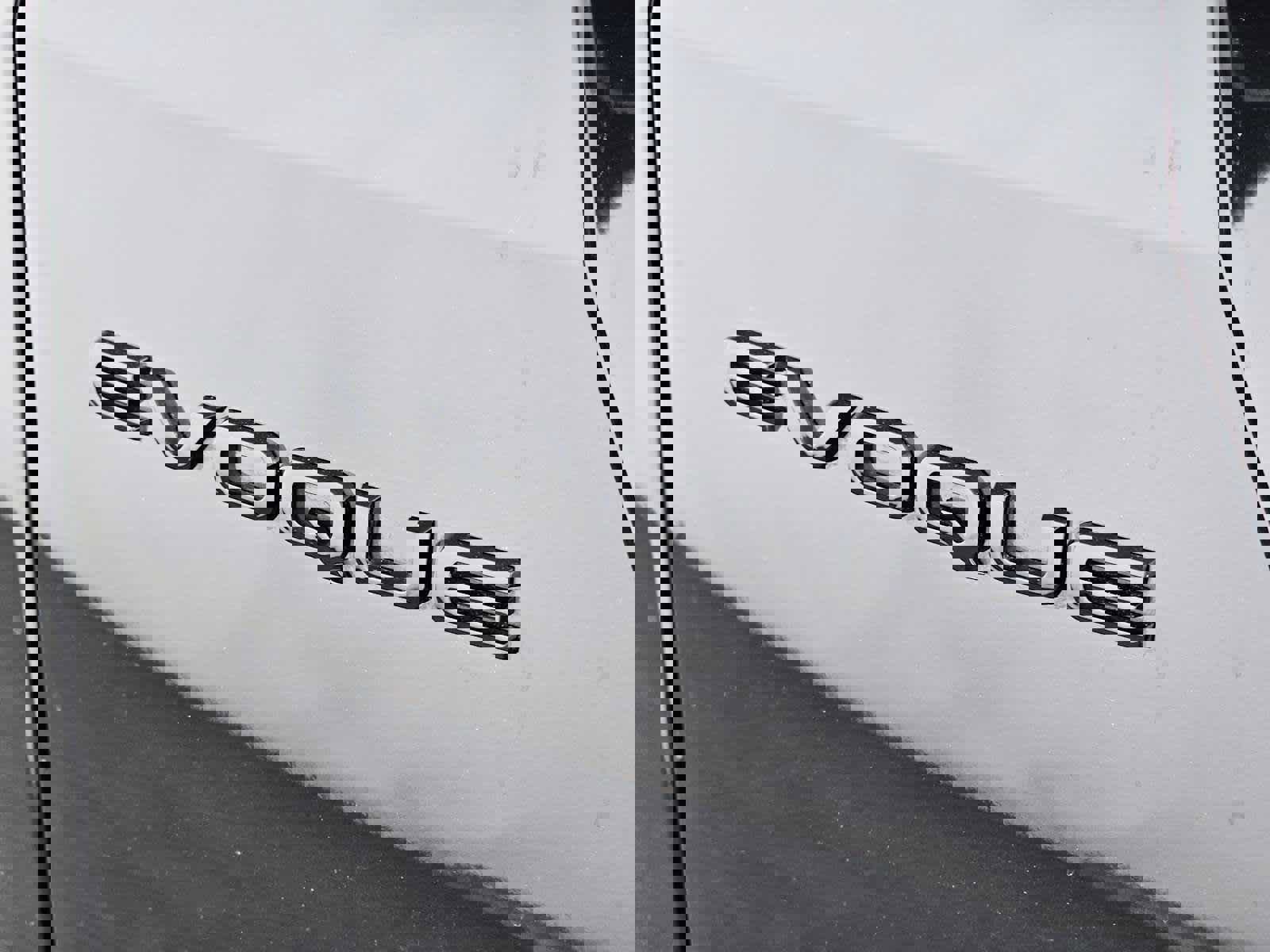 Used 2023 Land Rover Range Rover Evoque R-Dynamic SE image 16