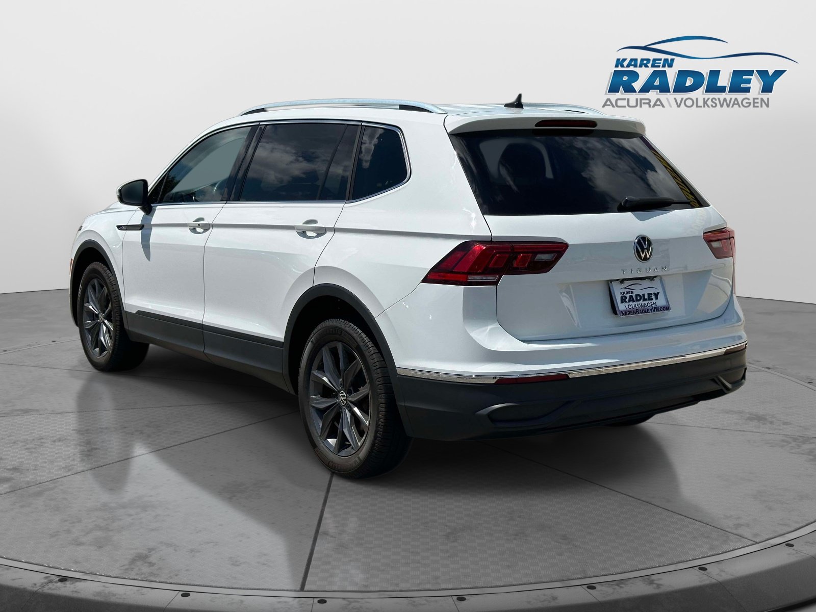 Certified 2022 Volkswagen Tiguan SE FWD image 4