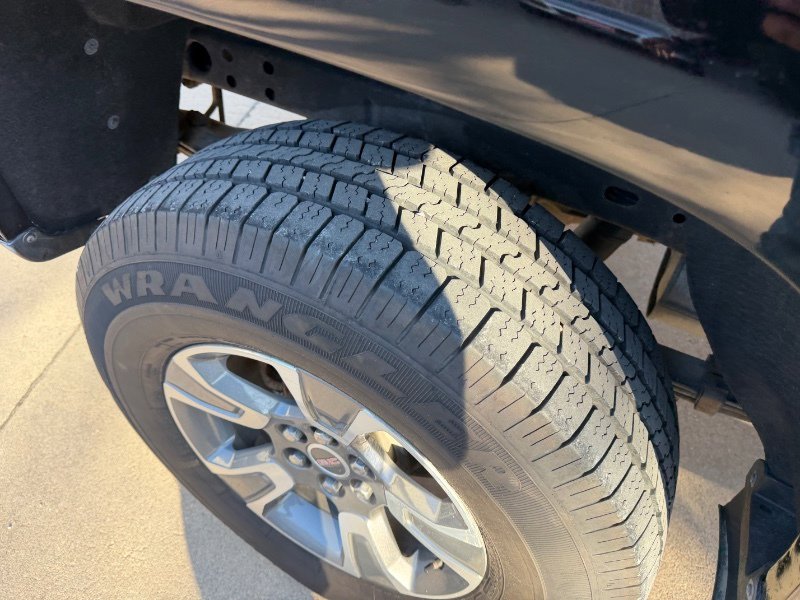 Used 2018 GMC Canyon SLE image 18