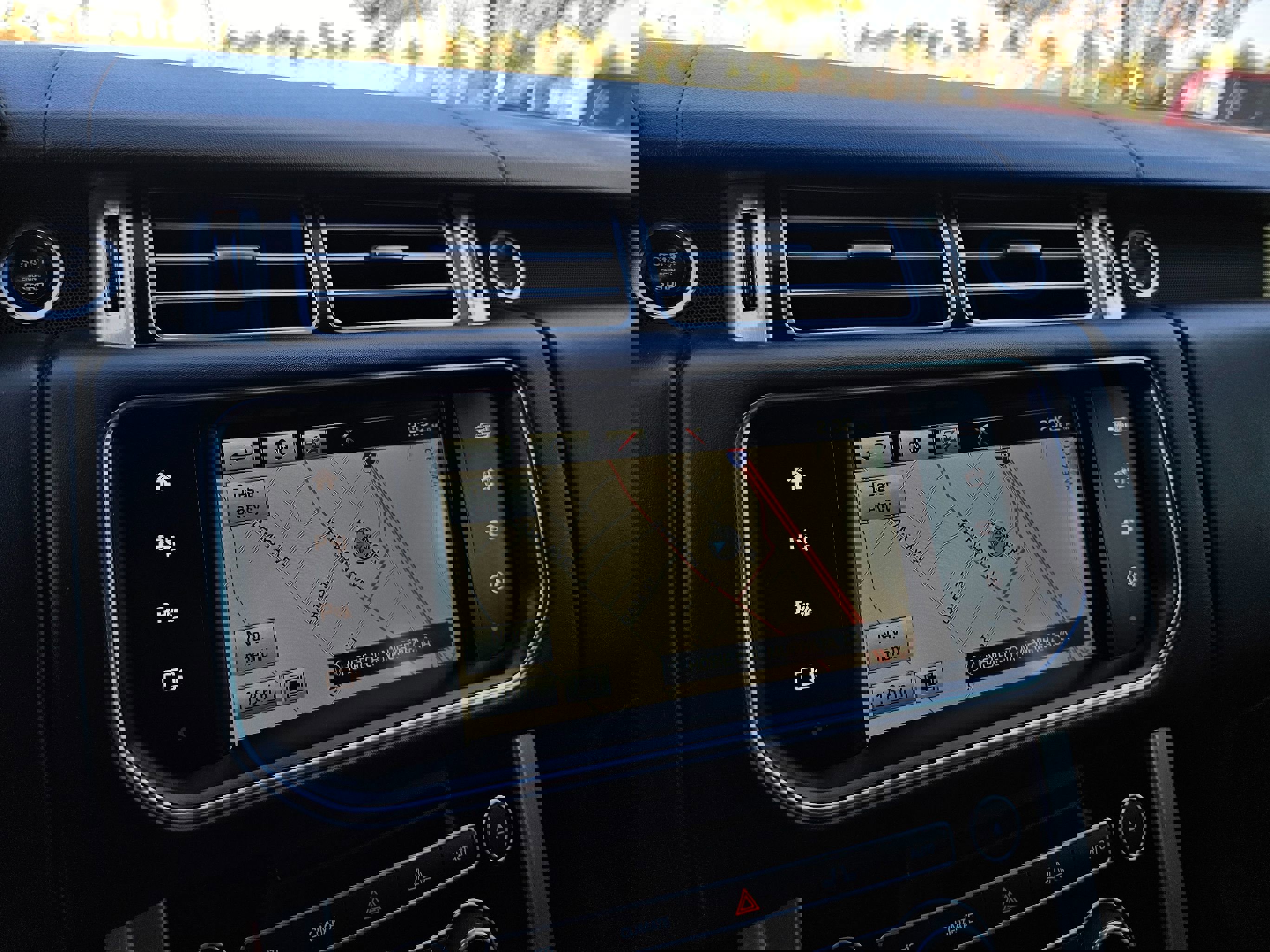 Used 2016 Land Rover Range Rover HSE image 36