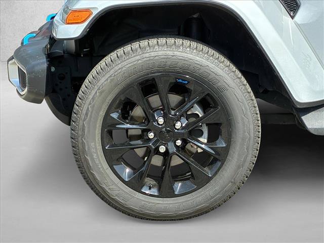 Used 2023 Jeep Wrangler Unlimited Sahara w/ Cold Weather Group AWD/4WD image 9
