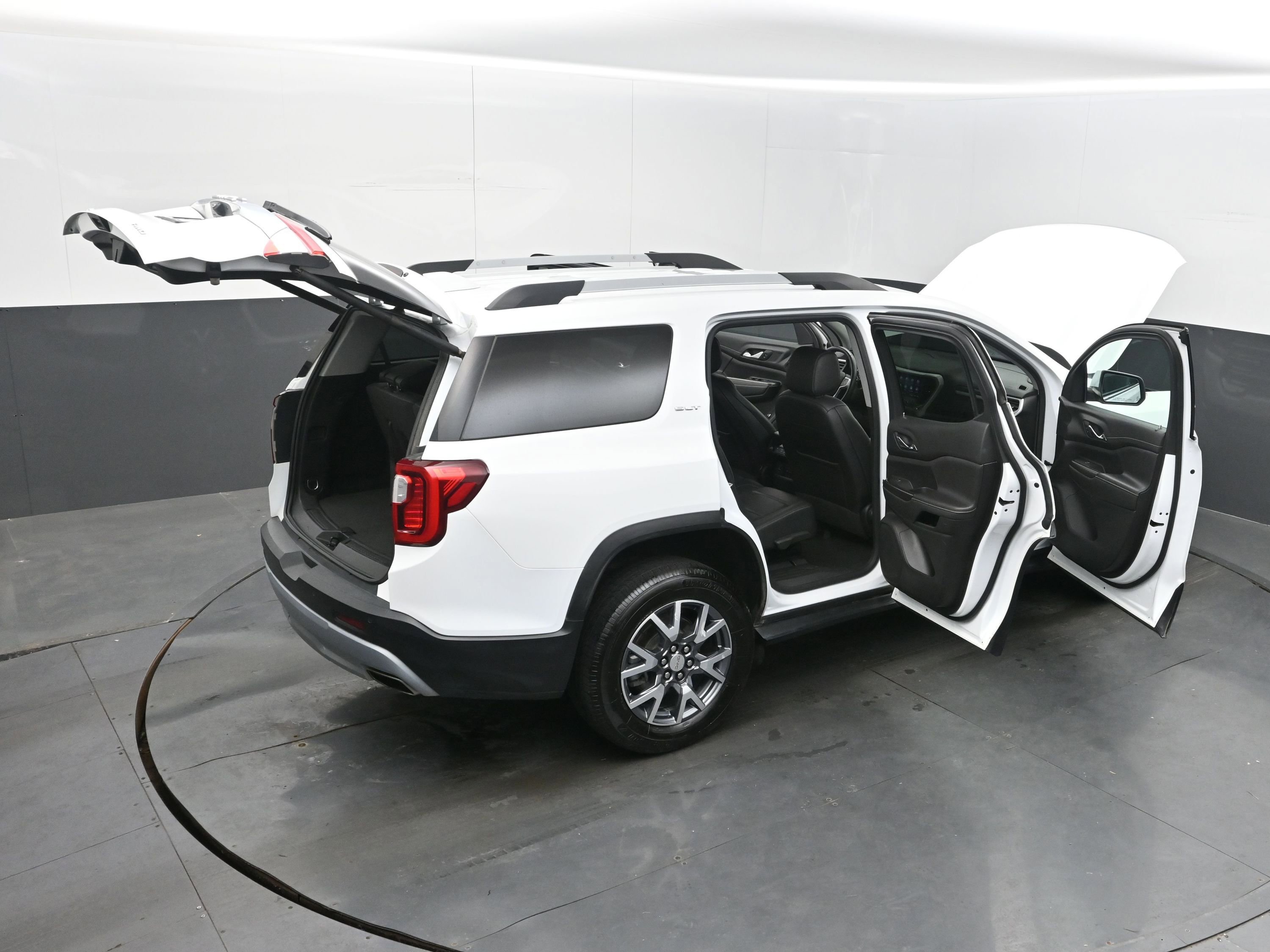Used 2023 GMC Acadia SLT image 46