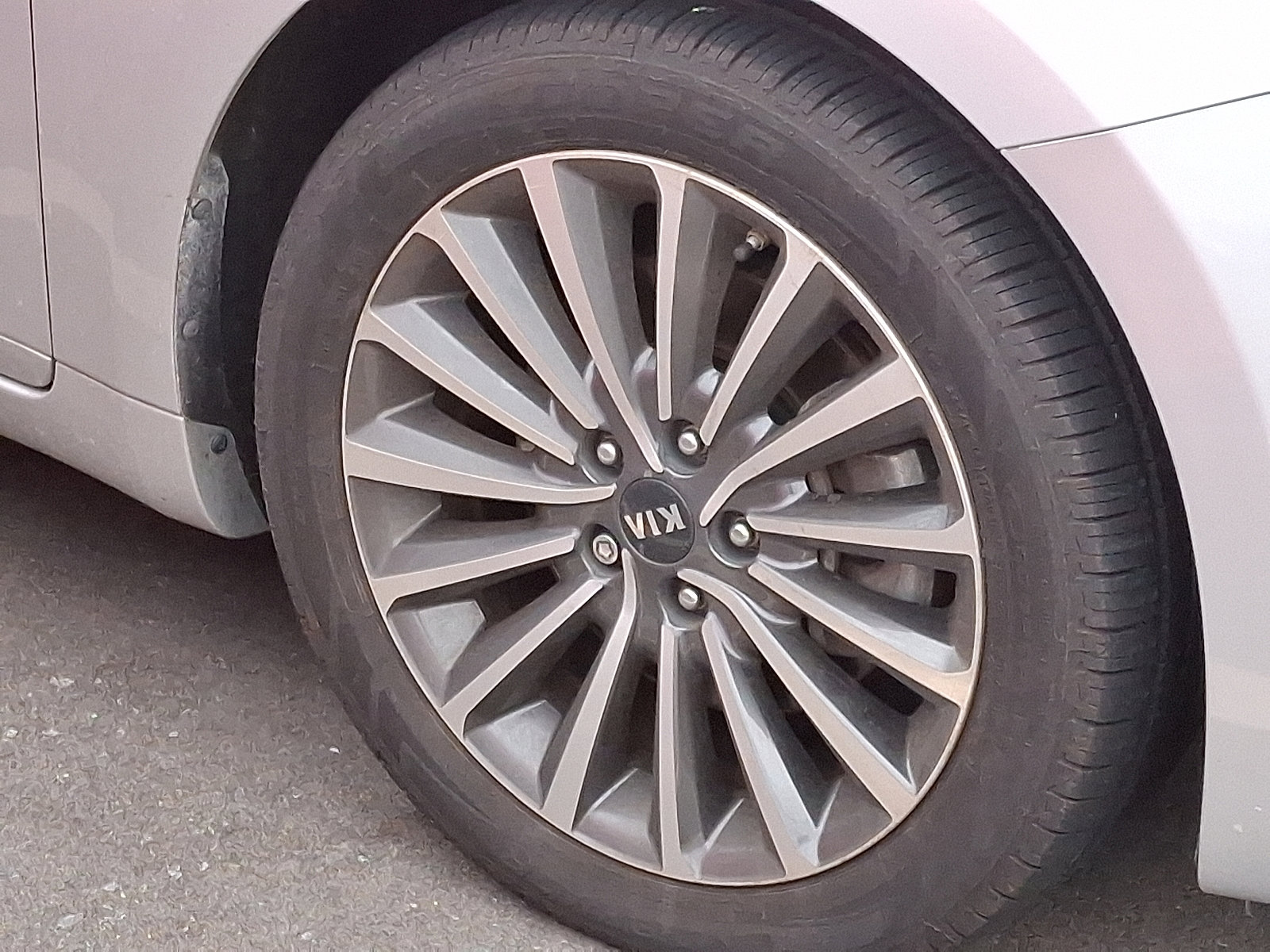 Used 2018 Kia Cadenza Premium w/ Luxury Package image 10