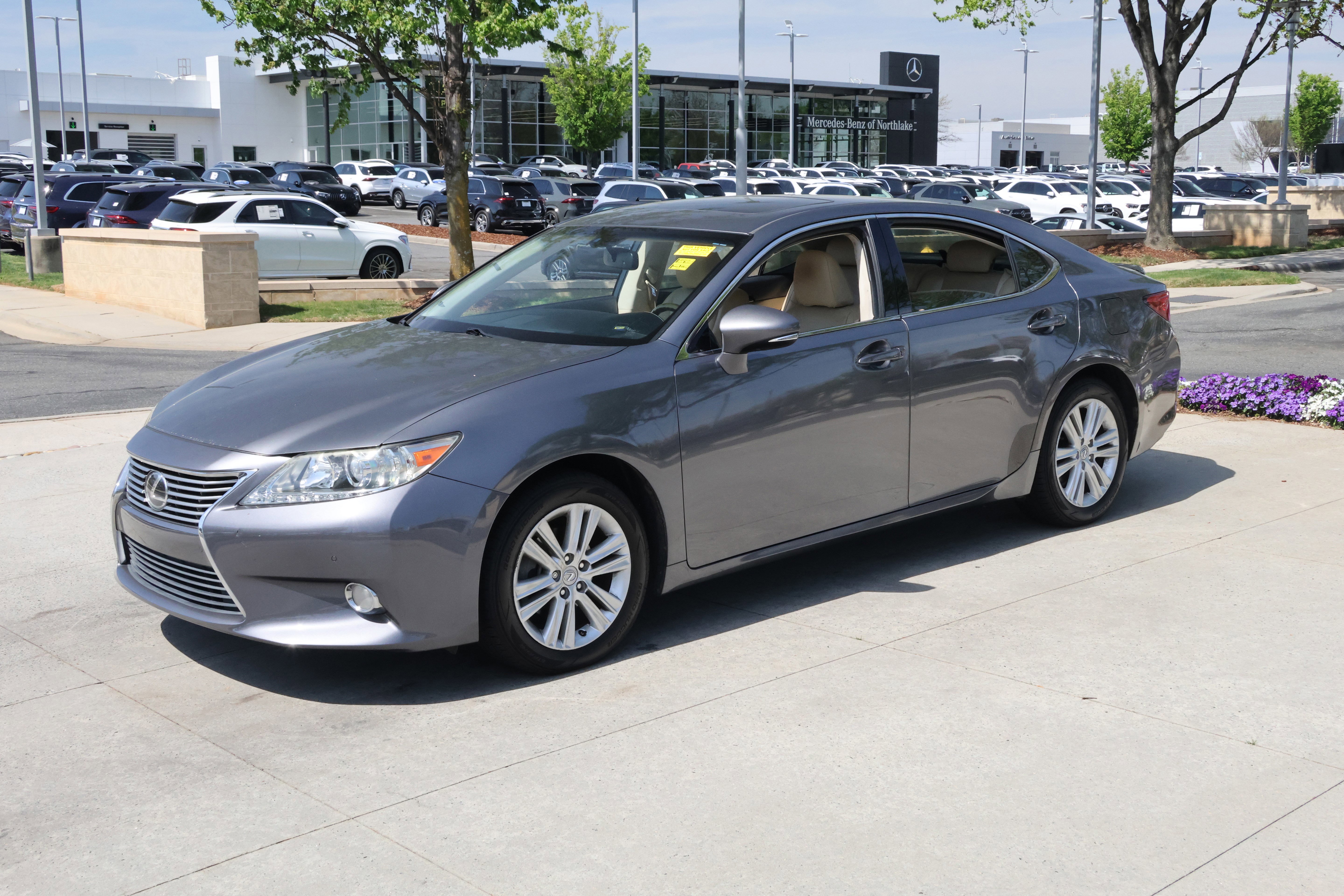 Used 2015 Lexus ES 350 w/ Premium Package FWD image 5