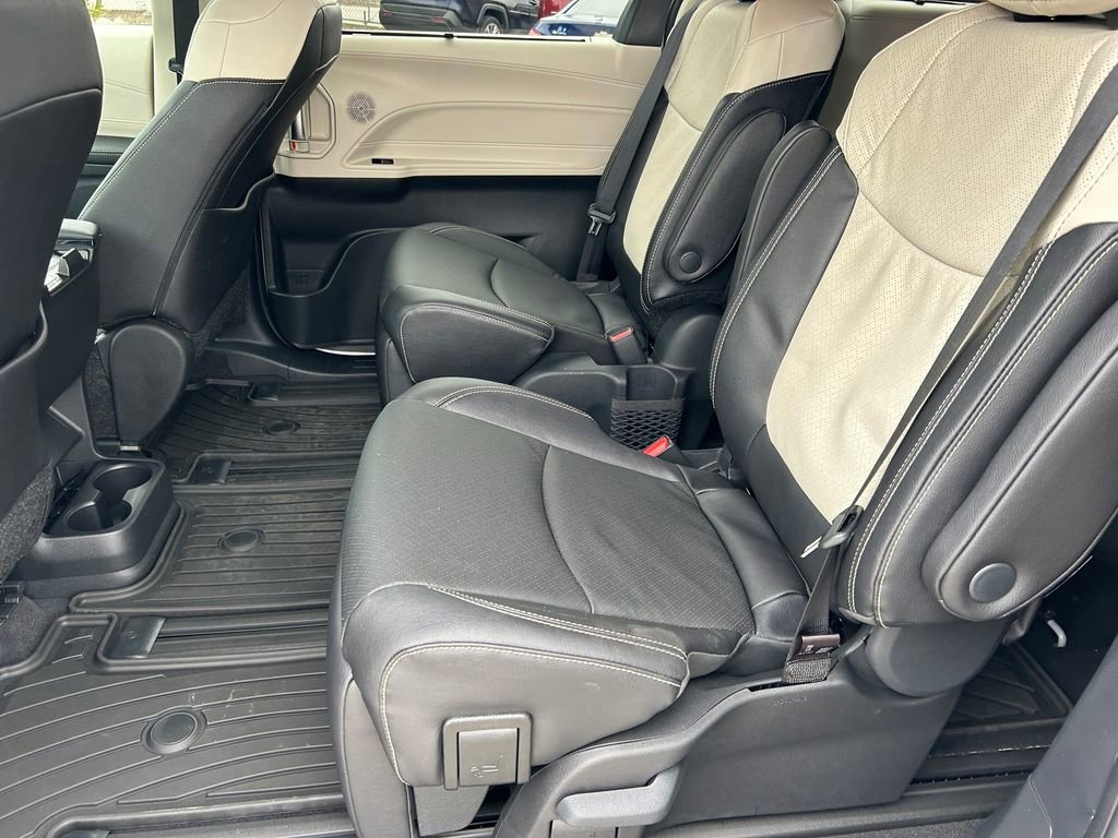 Used 2026 Toyota Sienna Limited AWD/4WD image 18