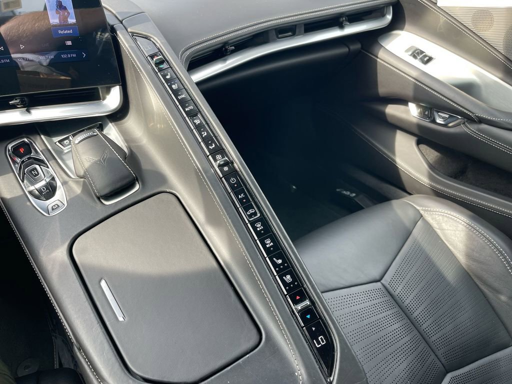 Used 2024 Chevrolet Corvette Stingray Premium Cpe w/ Z51 Performance Package image 18