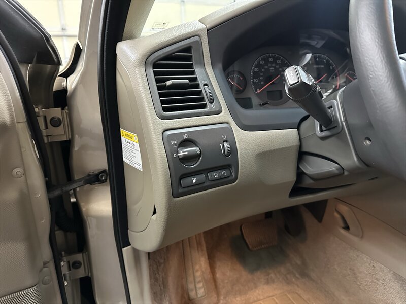 Used 2002 Volvo V70 Cross Country AWD/4WD image 25