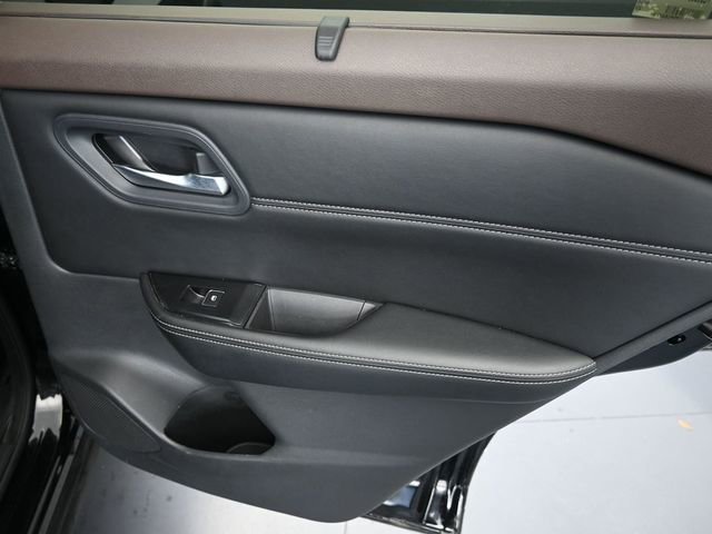 Used 2023 Nissan Rogue SL w/ SL Premium Package image 34