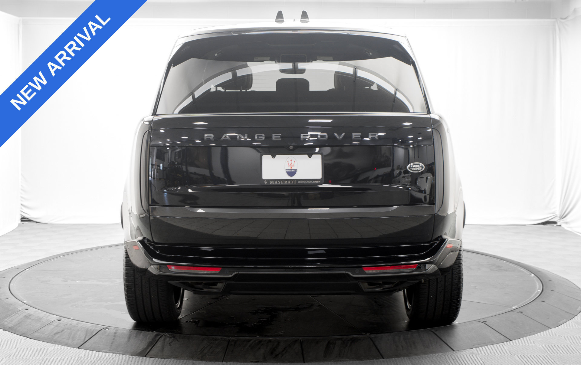 Used 2025 Land Rover Range Rover SE AWD/4WD image 6