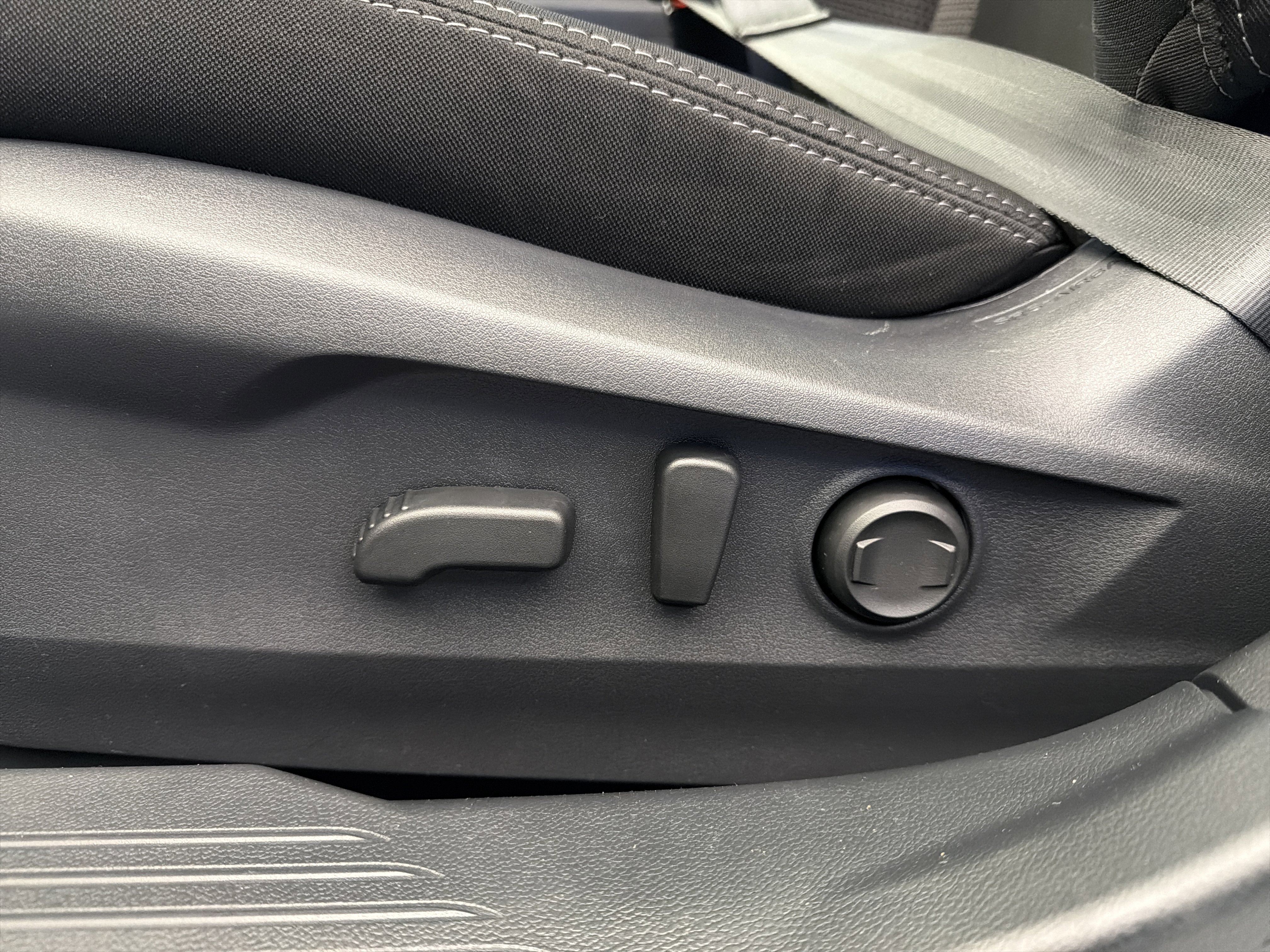 Certified 2025 Subaru Outback Premium w/ Popular Package #1A image 12