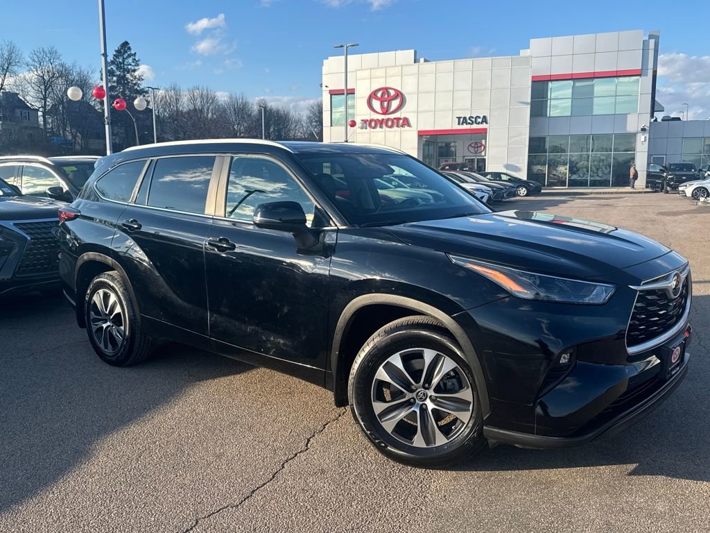 Used 2024 Toyota Highlander XLE image 1