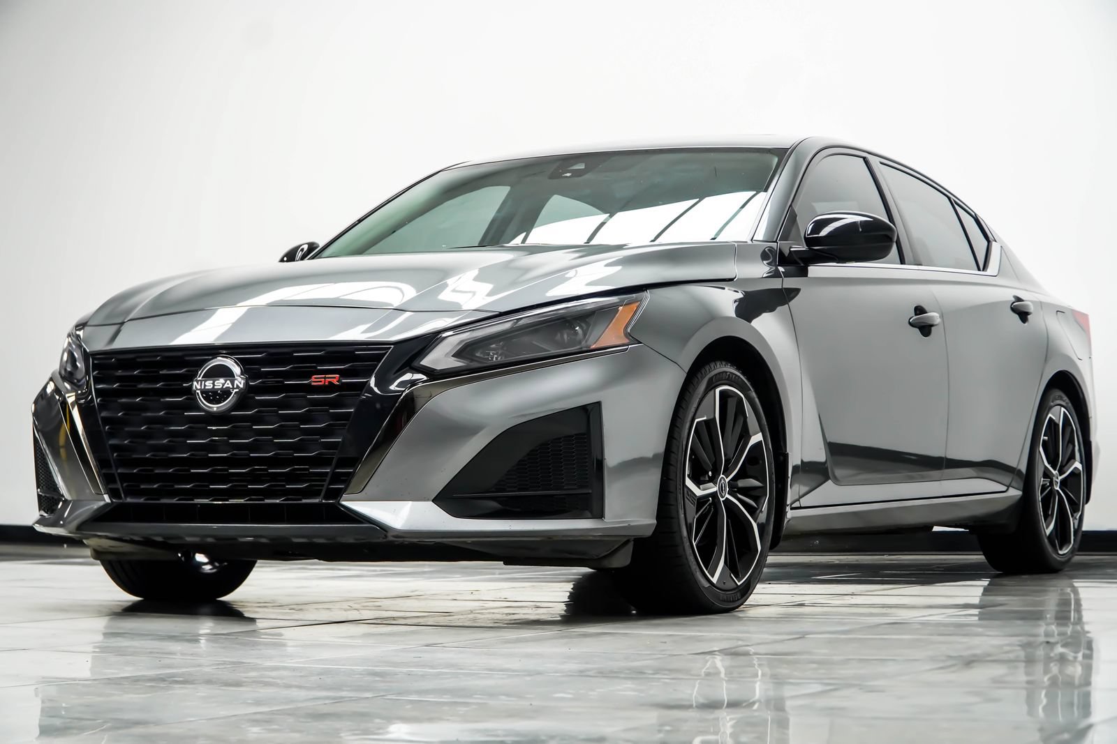 Used 2023 Nissan Altima 2.5 SR w/ SR Premium Package FWD image 10