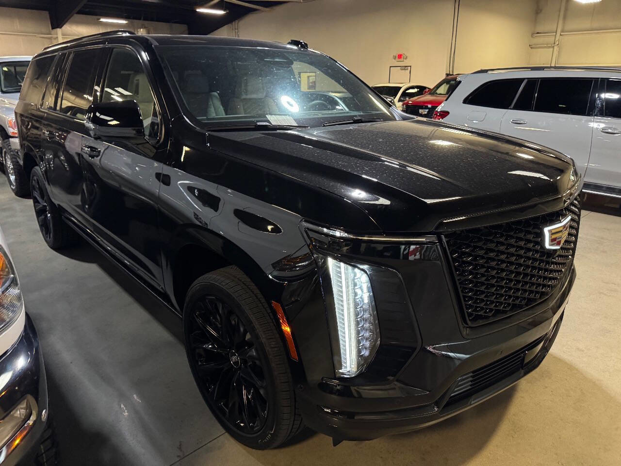 Used 2025 Cadillac Escalade ESV Sport Platinum w/ LPO, ONYX Package image 7