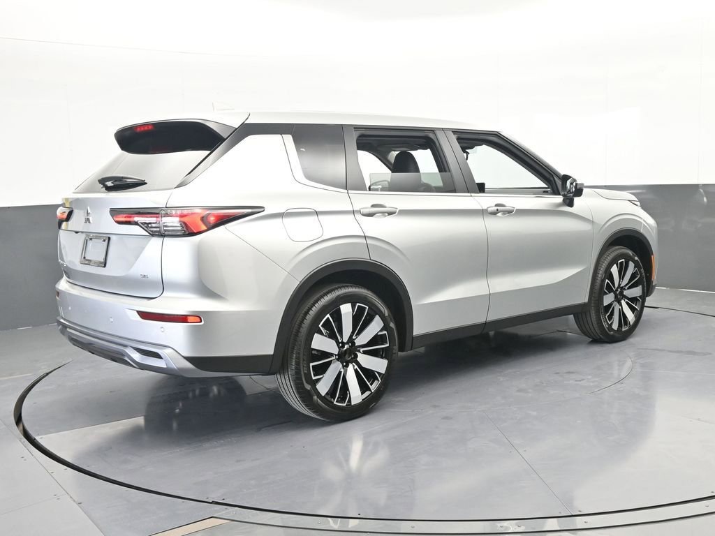New 2026 Mitsubishi Outlander SE FWD image 6