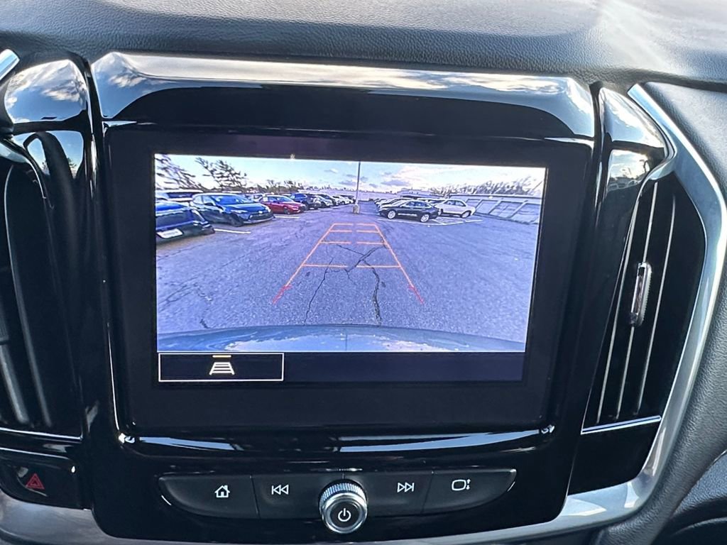 Used 2023 Chevrolet Traverse LT image 15