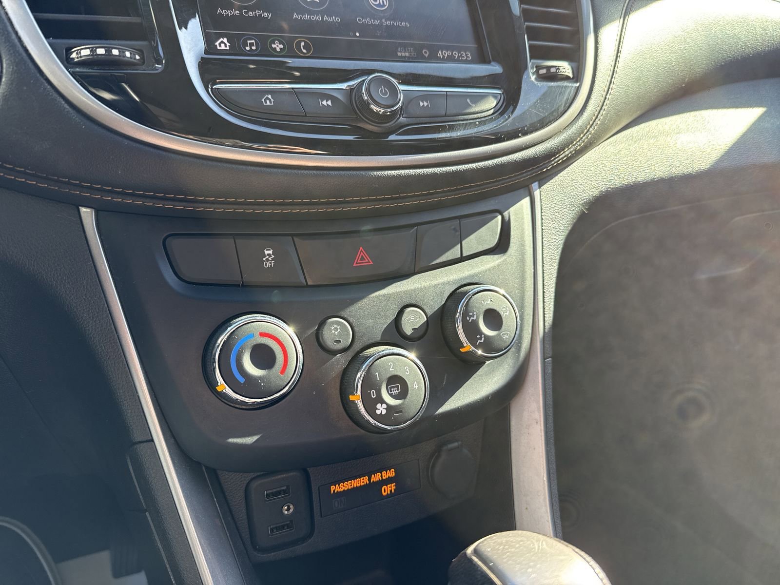 Used 2020 Chevrolet Trax LT w/ LT Convenience Package FWD image 32