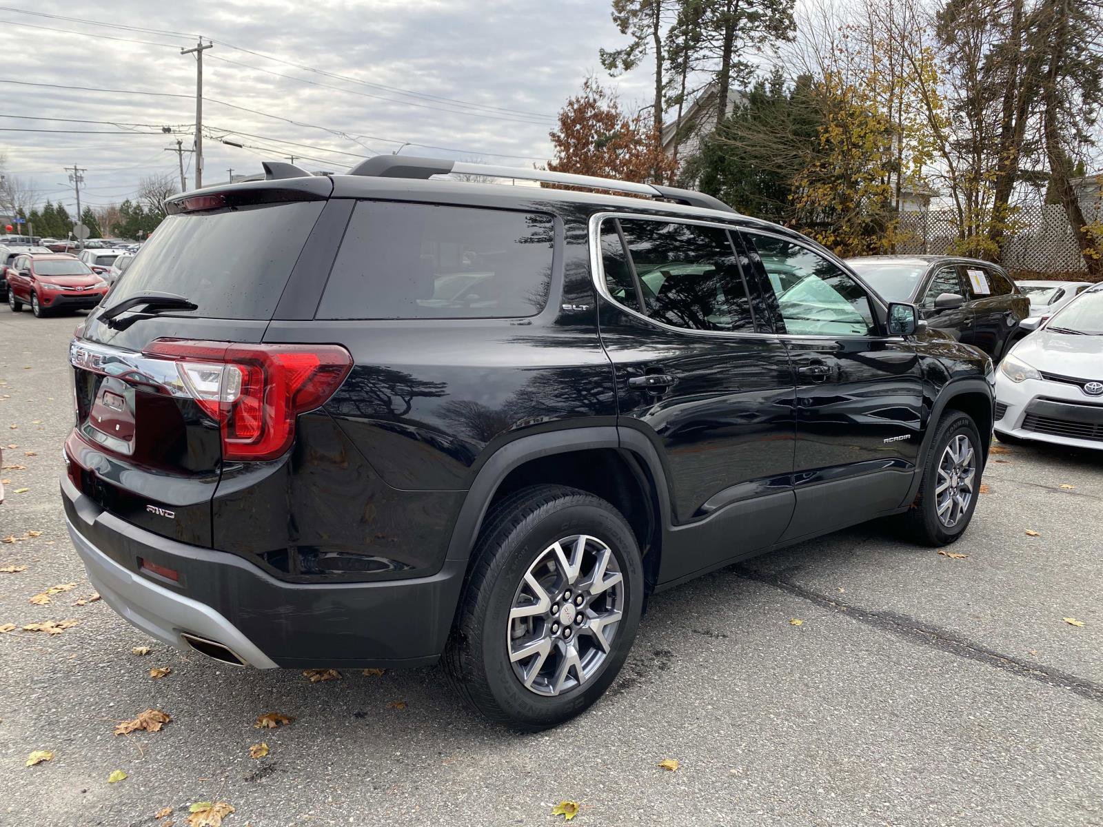 Used 2023 GMC Acadia SLT image 6