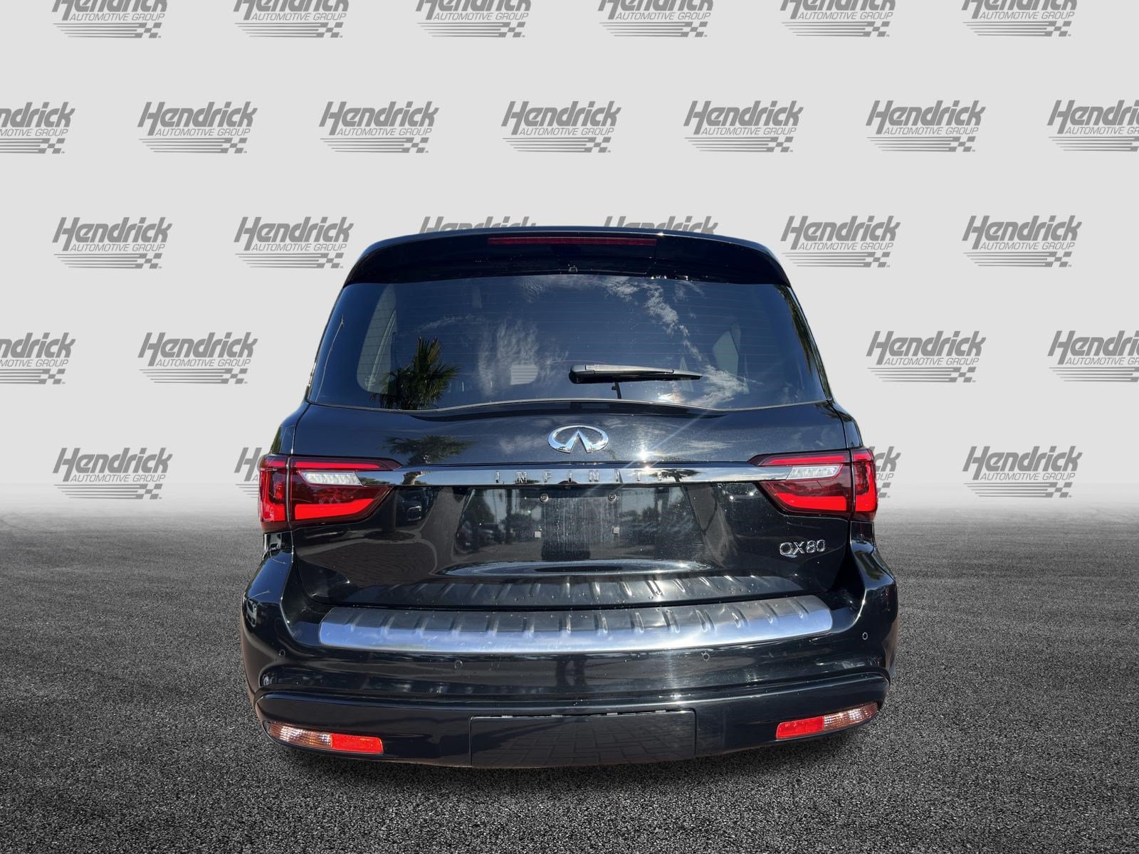 Used 2023 INFINITI QX80 Premium Select w/ All-Season Package RWD image 9