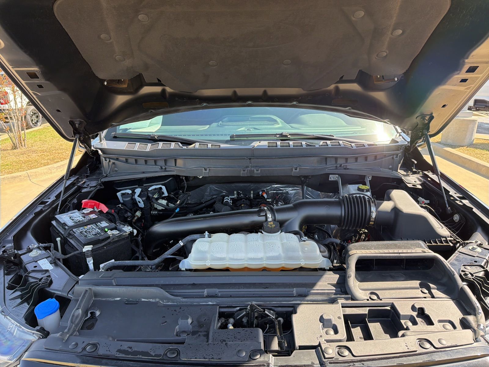 Certified 2025 Ford F150 Platinum w/ FX4 Off-Road Package image 13