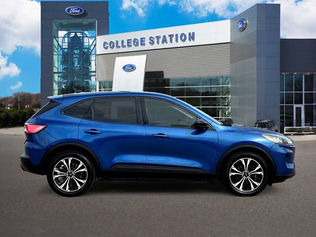 Used 2022 Ford Escape SE w/ SE Sport Appearance Package image 5