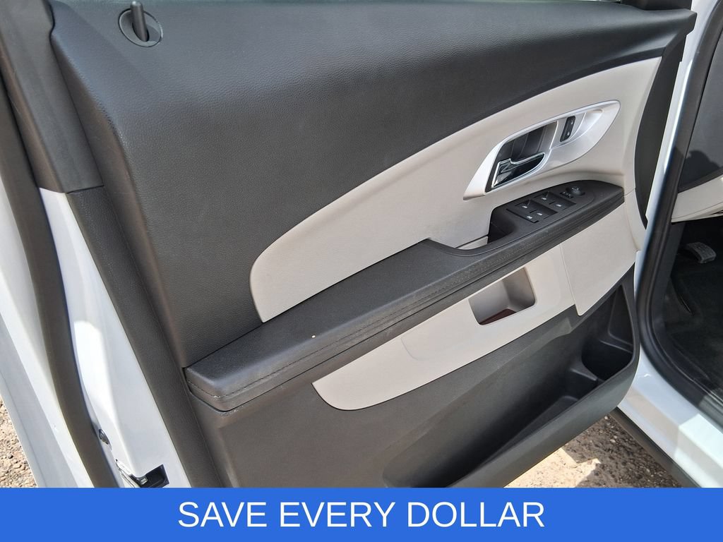 Used 2017 Chevrolet Equinox LS FWD image 12