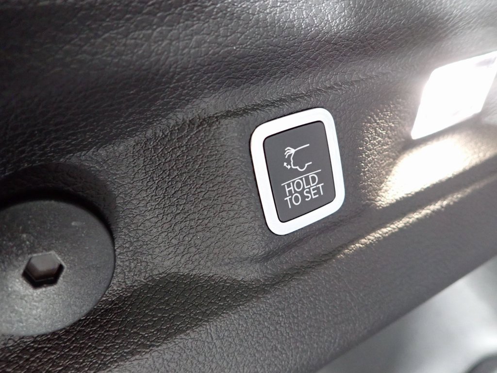 New 2025 Jeep Grand Cherokee L Limited w/ Black Appearance Package image 17