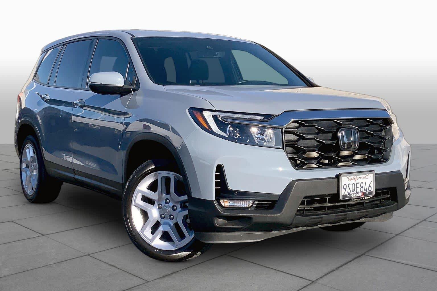 Used 2025 Honda Passport EX-L image 2