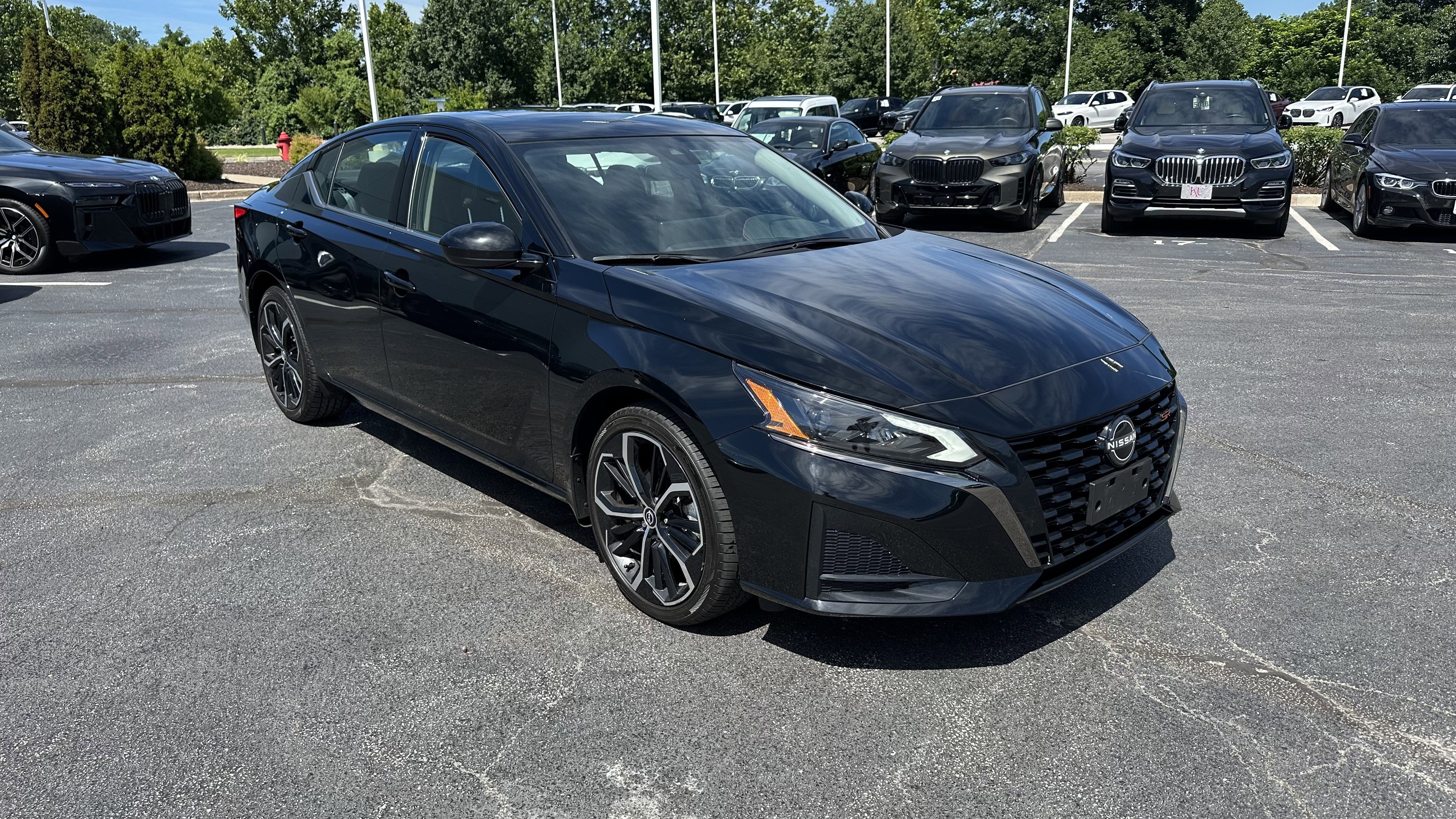 Used 2024 Nissan Altima 2.5 SR w/ SR Premium Package AWD/4WD image 2