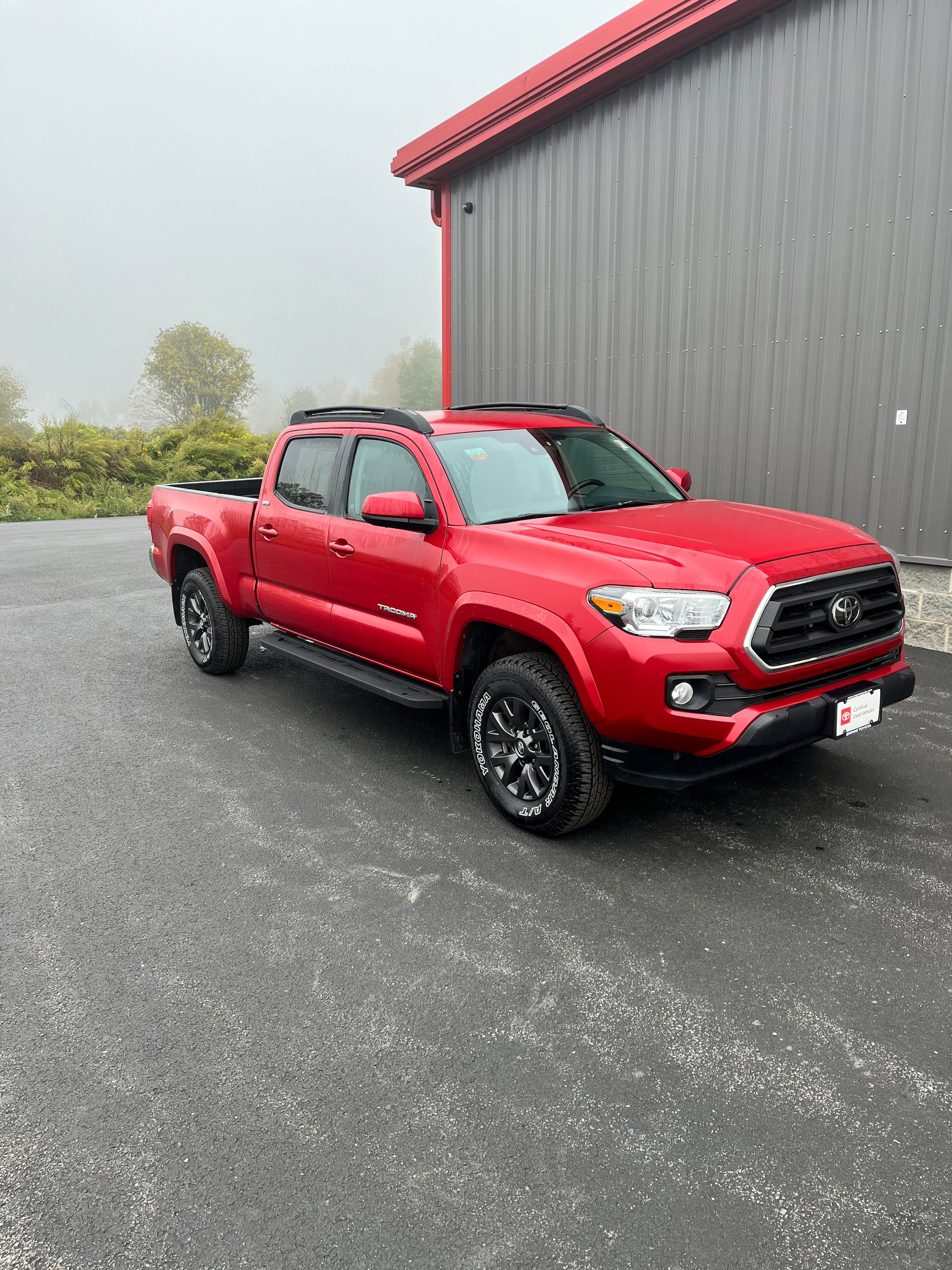 Certified 2022 Toyota Tacoma SR5 AWD/4WD image 2