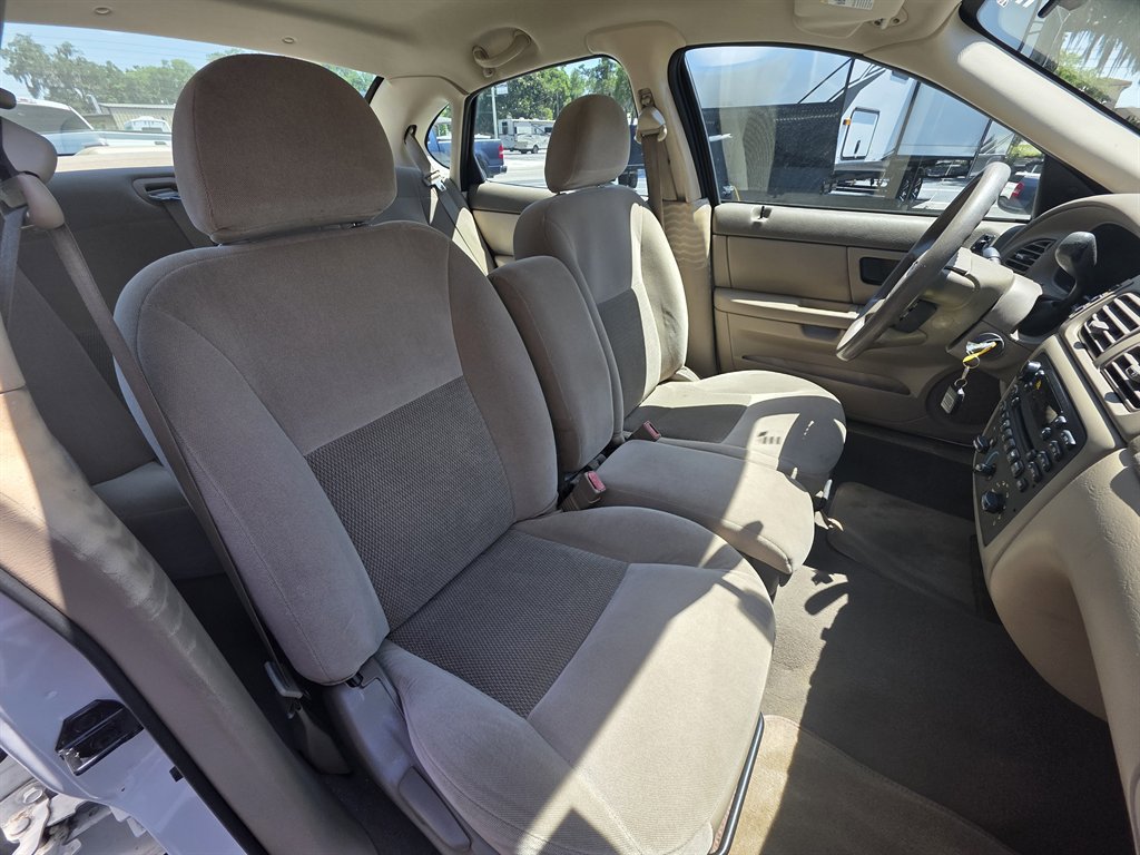 Used 2007 Ford Taurus SE FWD image 25