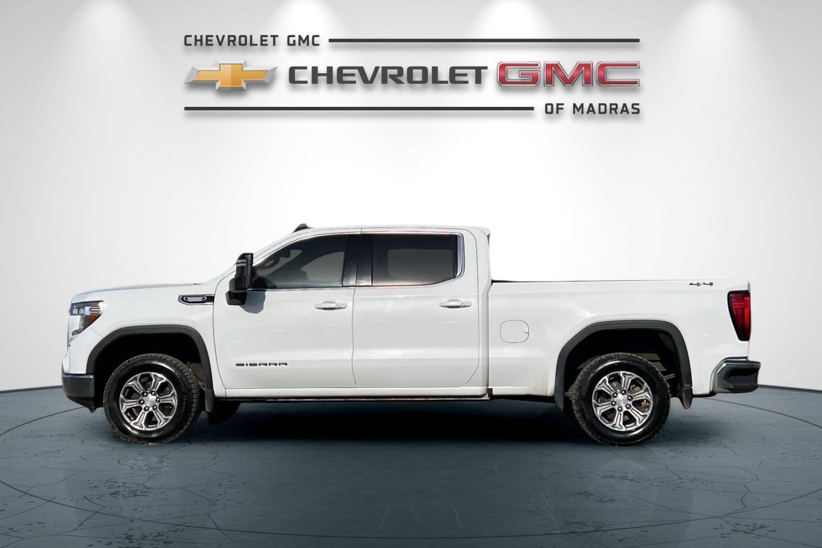 Used 2020 GMC Sierra 1500 SLE w/ SLE Value Package image 6