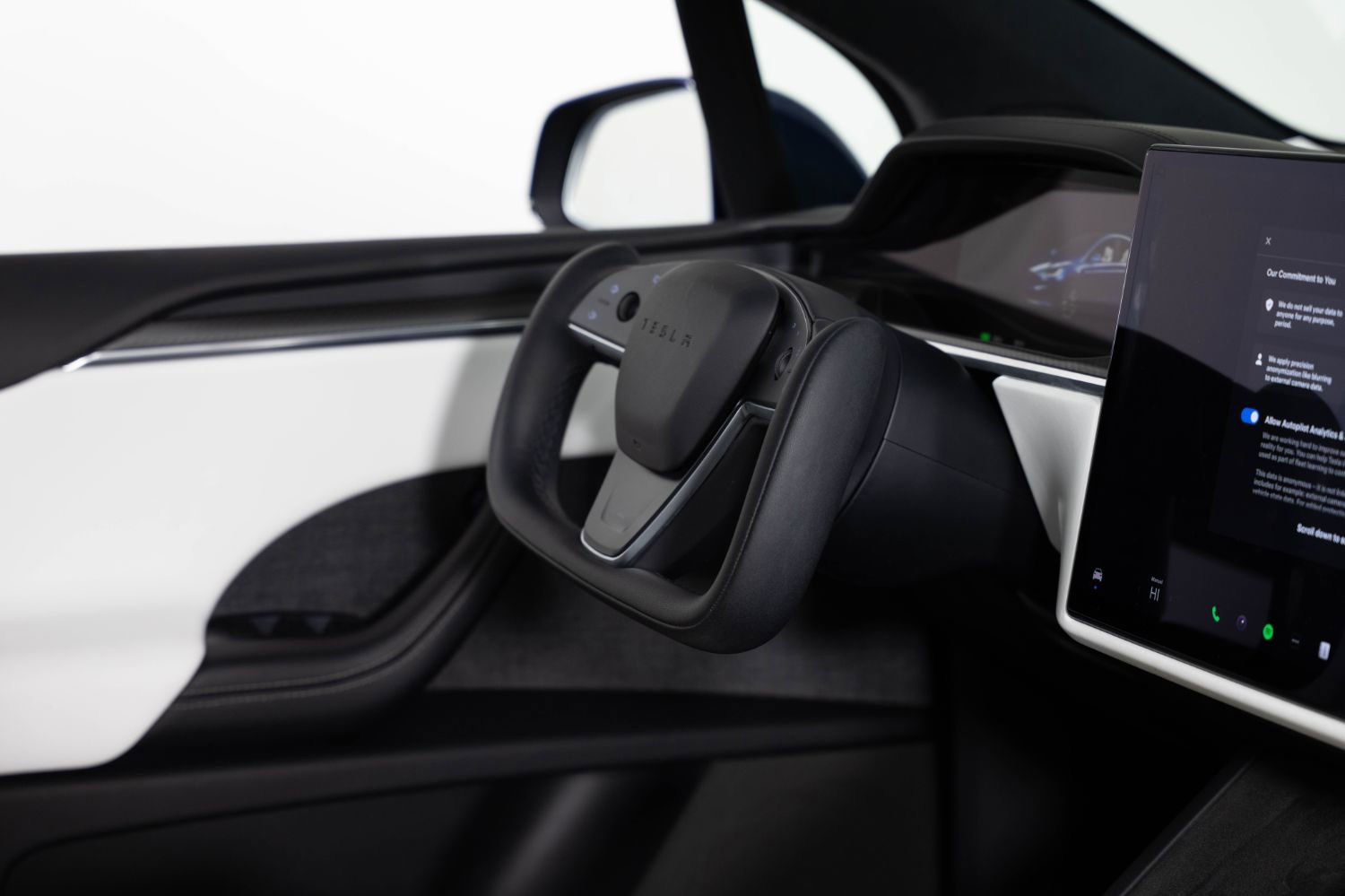 Used 2023 Tesla Model X Plaid image 24